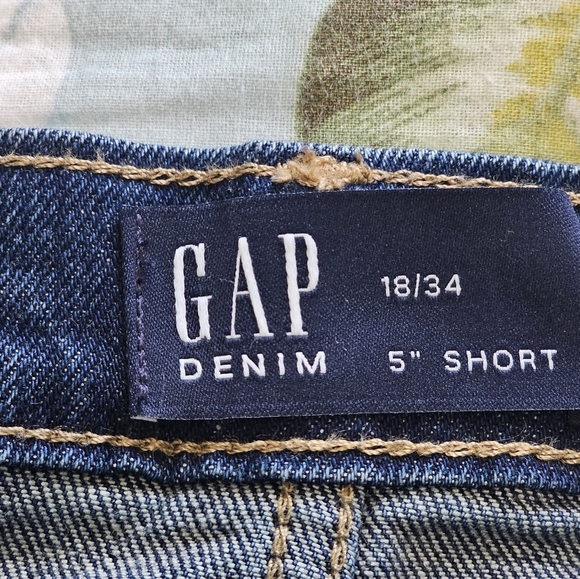 GAP DENIM 5" RAW HEM SHORTS - Picture 6 of 8